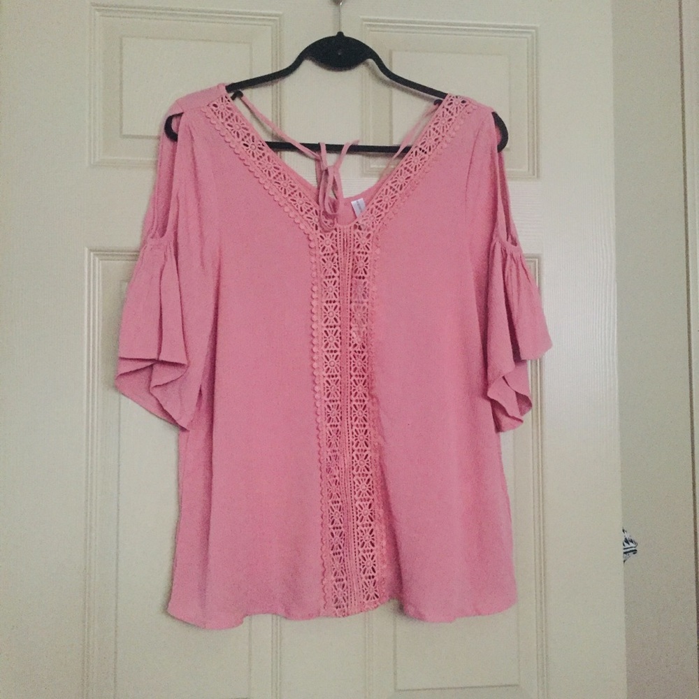 Women's Cold Shoulder Top. Size Large.